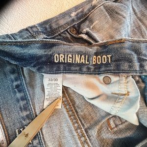 American Eagle original bootcut distressed jeans size 32x30